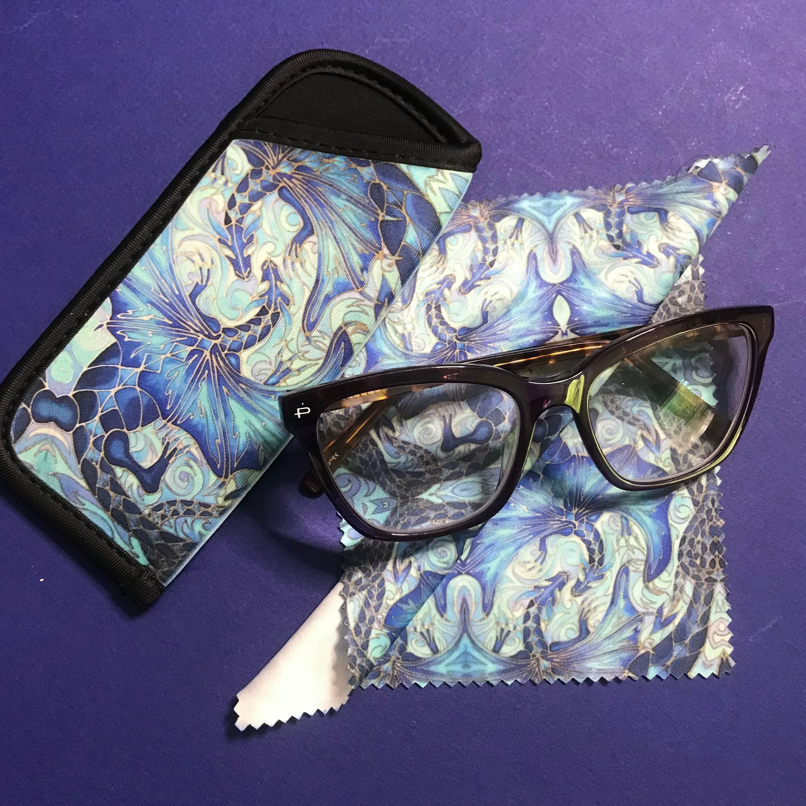 Blue Dragons Glasses Cover & Cleaning Cloth - slip-on padded cover for glasses - Reading or Large Glasses Case