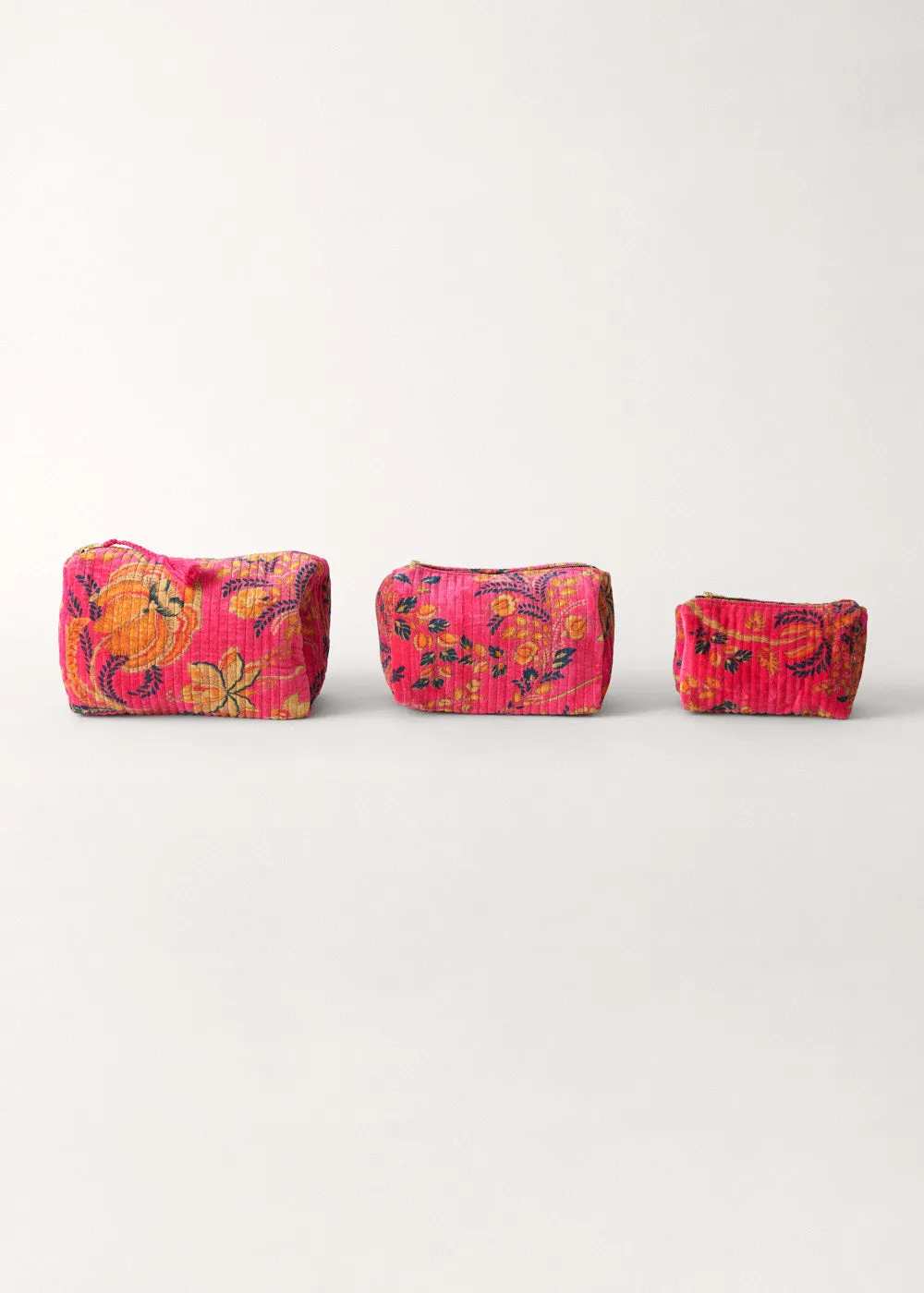 PARVEZ FLORAL VELVET WASH BAG - PINK