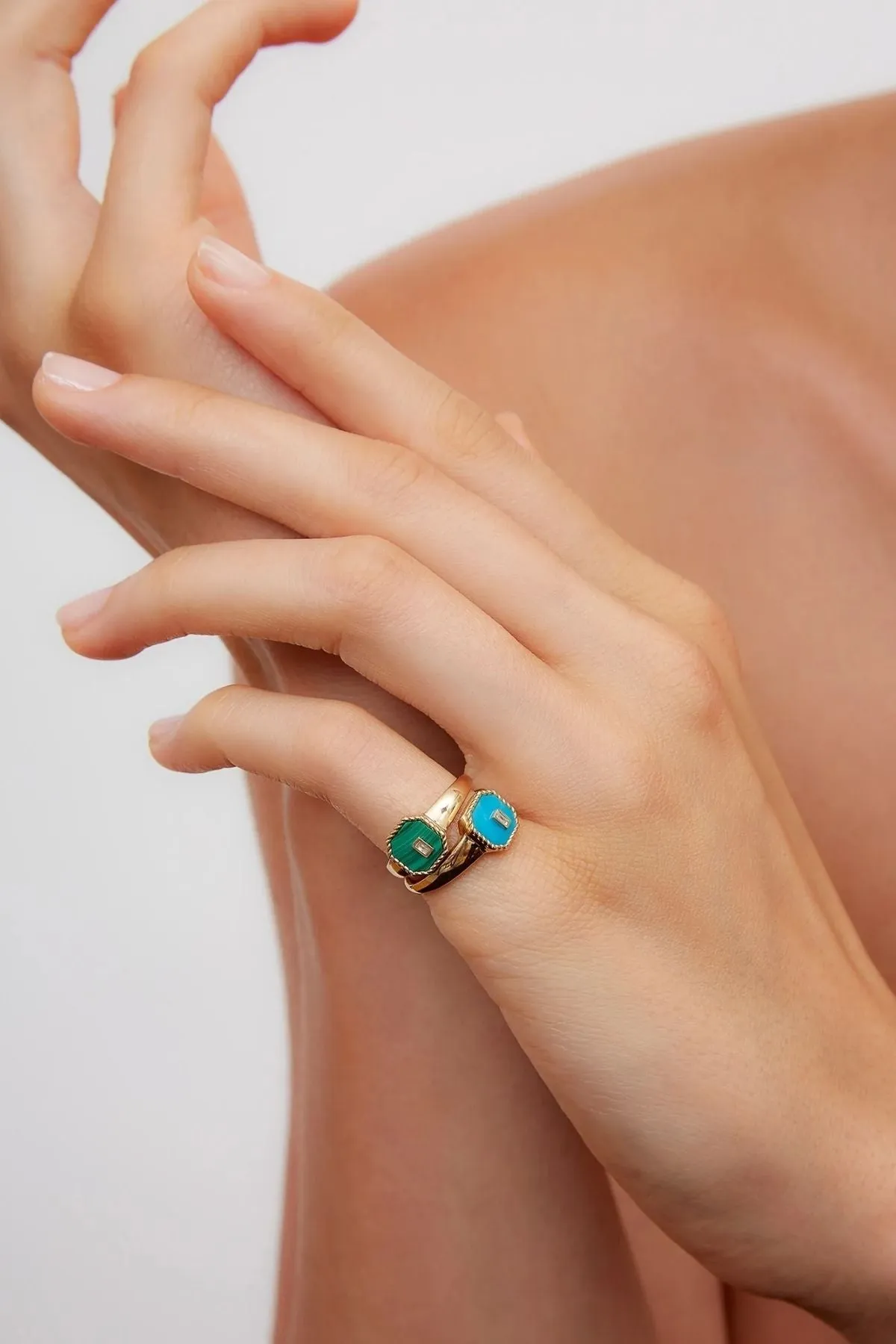 Yvonne Léon Baby Chevalière Malachite Octagon Signet Ring - Yellow Gold